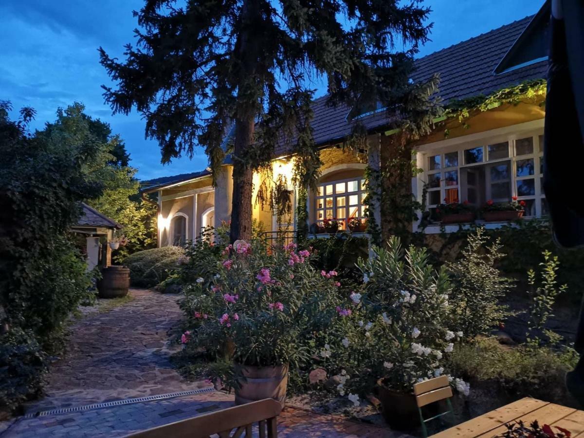 Villa-Magdi Vendeghaz Révfülöp 外观 照片